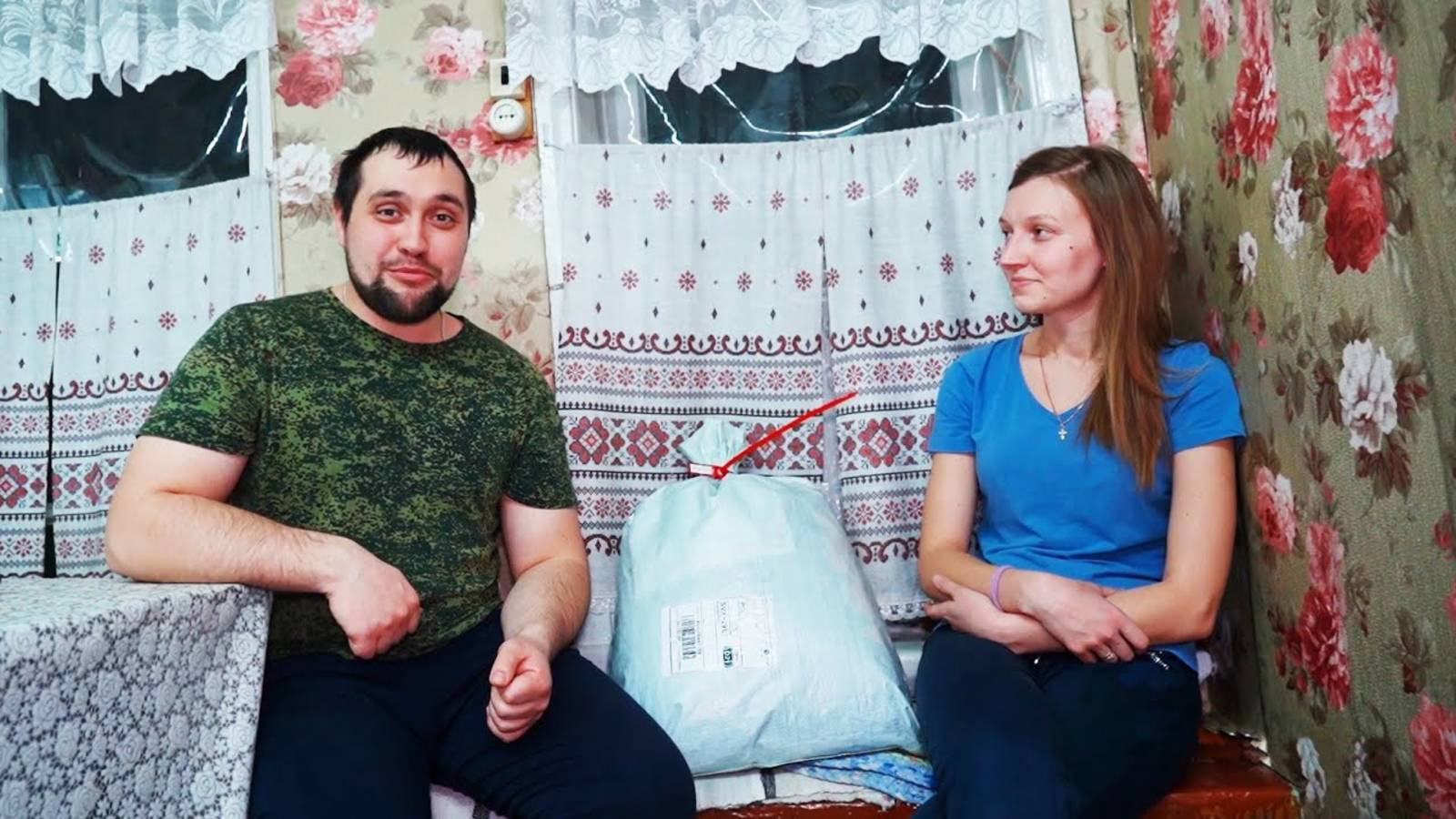 ЖИЗНЬ В УРАЛЬСКОЙ ДЕРЕВНЕ | ПОСЫЛКА ОТ ЗРИТЕЛЕЙ | КУПИЛИ КАТЕ НОВЫЕ КОНЬКИ