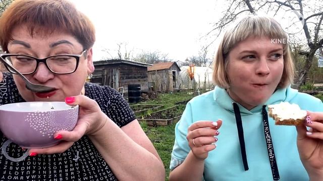 Окрошка,салат но не в хрустальной вазе🙈Зять мне разрешил говорить🤣/Мукбанг на даче