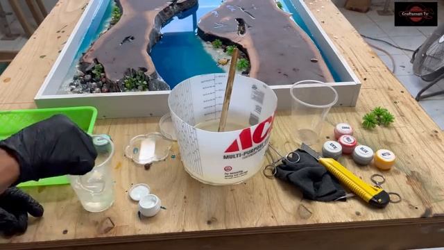 Красивый стол из эпоксидной смолы