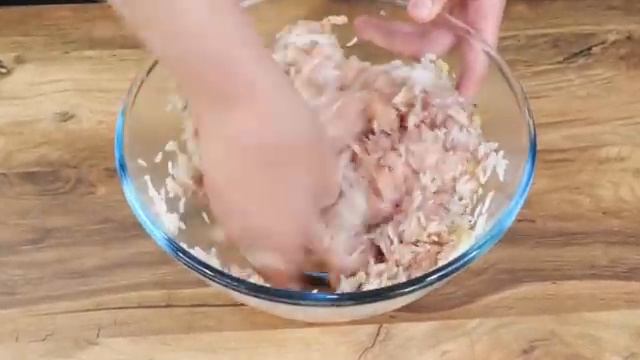Как из 1 кг. куриной грудки, приготовить 27 тефтелей. Куриные тефтели в сливочно грибном соусе.