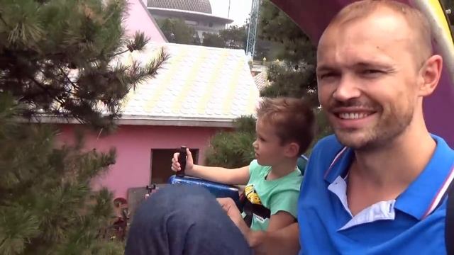 Мистер Макс • Mister Max - ВЛОГ Катаемся на НЛО парк развлечений Лабиринт из веревок