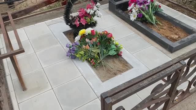 Как облагородить могилу, бюджетно и чтобы трава не росла! Совет профессионала!