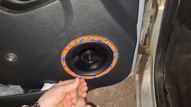Замена динамиков в передних дверях в Lada Granta на DL Audio Gry