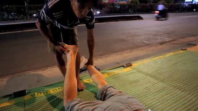 2 $ Highway massage во Вьетнаме, Хошимин | Традиционный вьетнамский уличный массаж