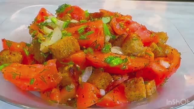 Салат из помидоров с жареным хлебом и чесноком!