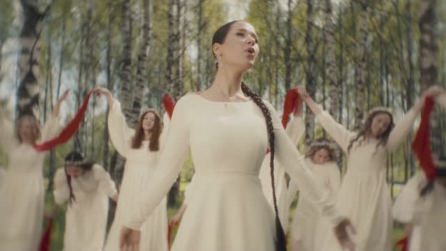 MIRAVI - Берёзонька