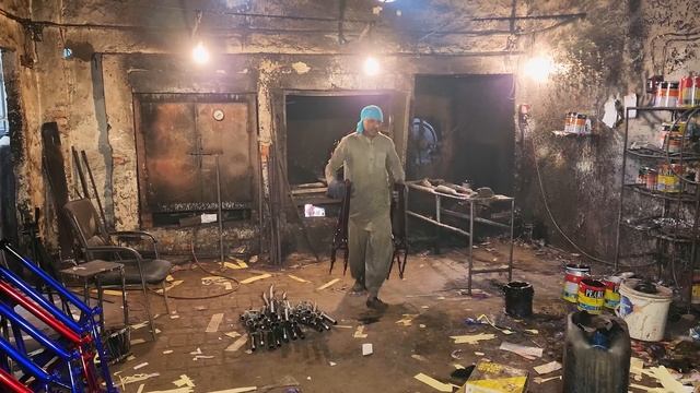 Пакистанские мастера - изготовление велосипеда из нержавеющей стали ручной работы