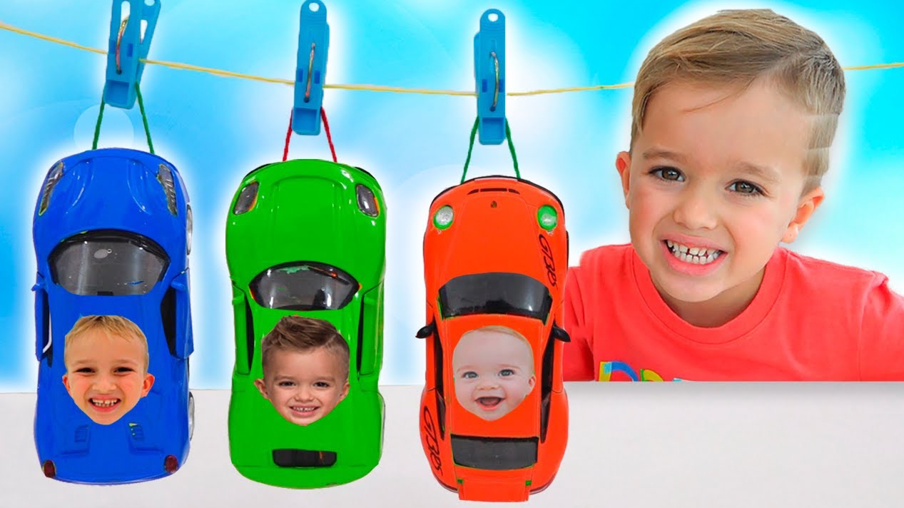 Влад и Ники раскрашивают игрушечные машинки и играют в музее машин! Видео для детей.
