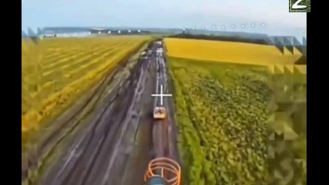 Пара украинских пикапов, полных личного состава, стали жертвами FPV-дронов на оптоволокне.