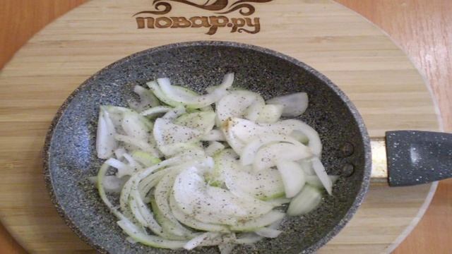 Баклажаны жареные с помидорами и луком