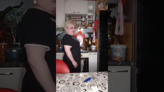 КУШАЕМ НЕ КАГО НЕ СЛУШАЕМ !))) ПРИВЕТУЛИ ВСЕМ !