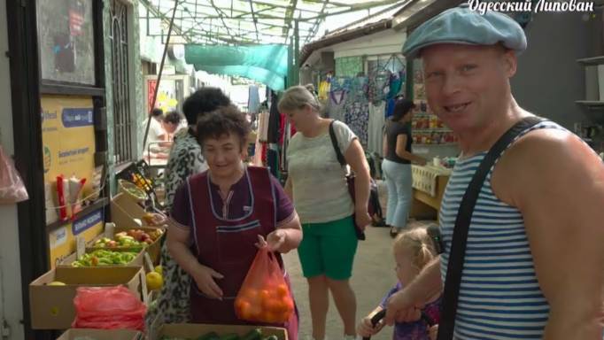 Рыбные деликатесы на рынке в дали от Одессы. Цены на продукты за городом