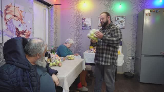 Получили пенсию купили продукты С КАКИХ ПРОДУКТОВ ГОТОВЯТ ПЕНСИОНЕРЫ СВОИ КУЛИНАРНЫЕ ШЕДЕВРЫ