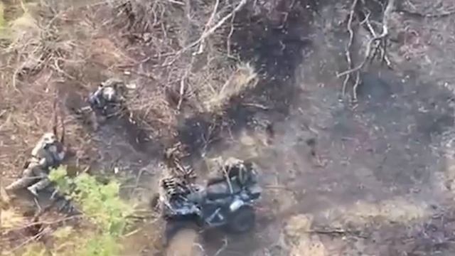 Операторы ударных БпЛА Ставропольских десантников уничтожили пехоту ВСУ, сорвав их ротацию в рай...