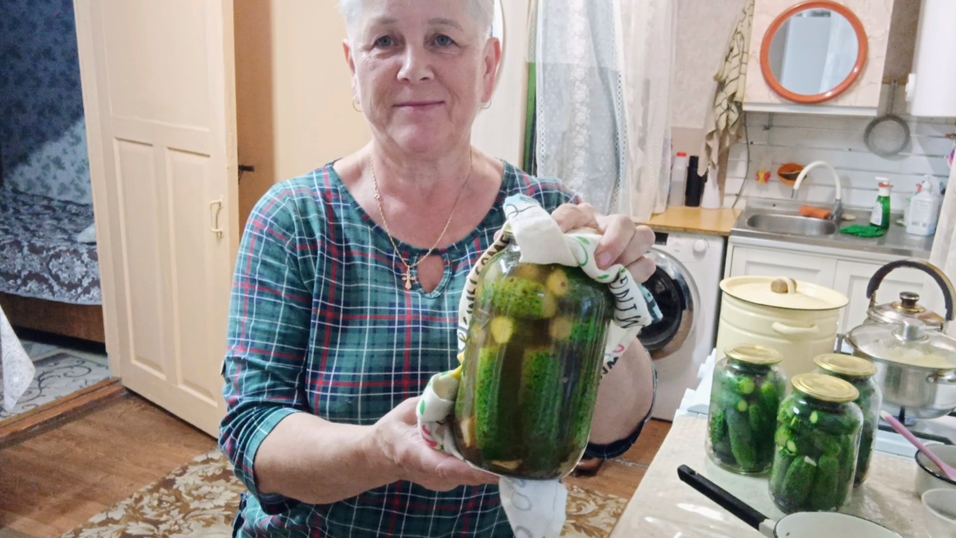 "Жизнь на пенсии".. Хроника дня - мариновала огурцы.