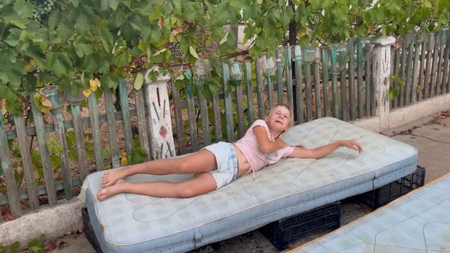 Спим на улице с сестрой