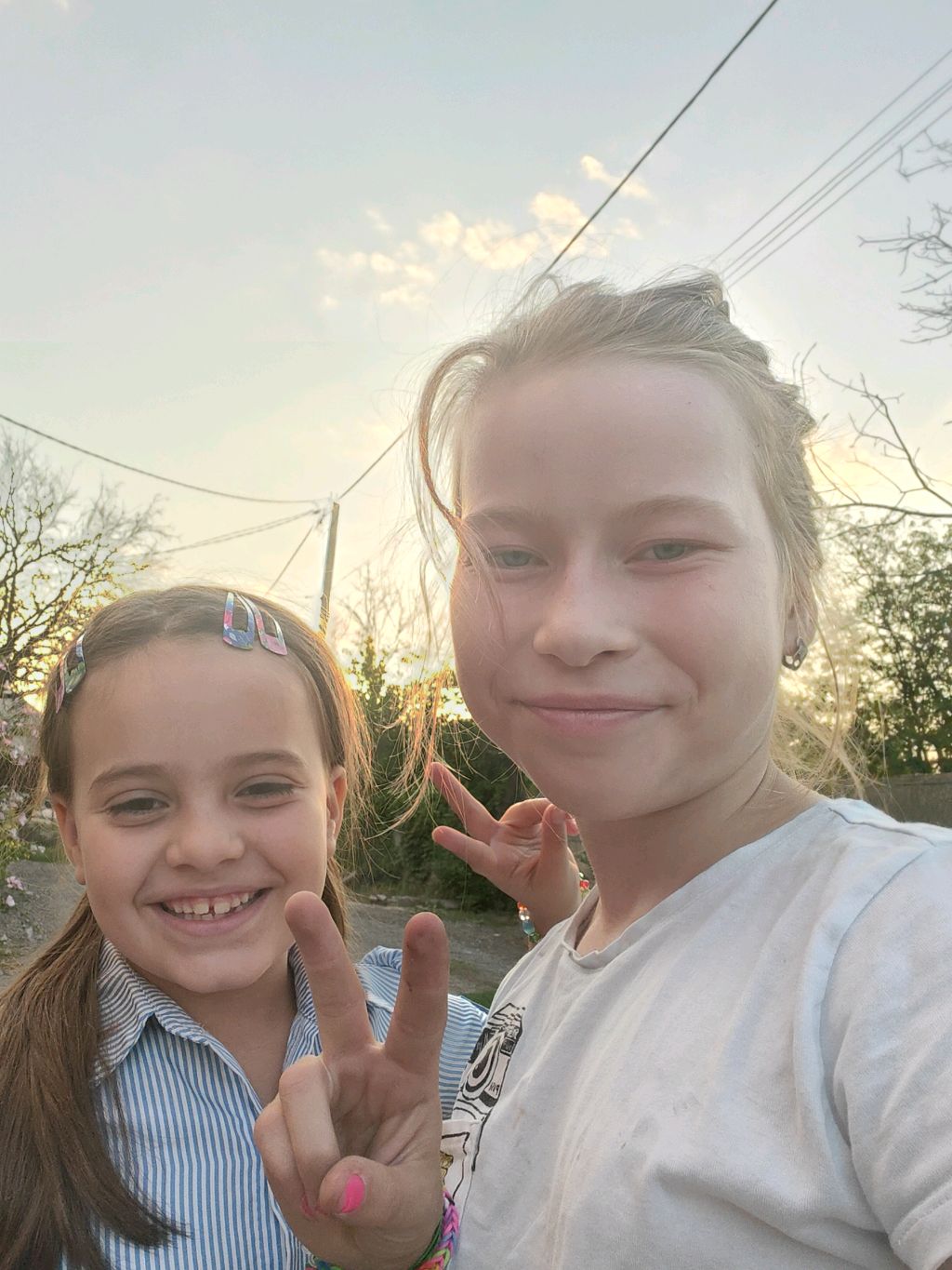 2 сестрички