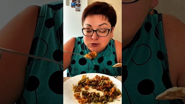 А Макарошки с томатами и шпинатом/Мукбанг