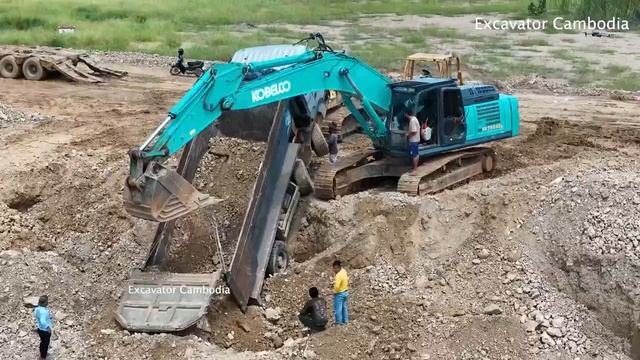 САМОСВАЛЫ ПРОРВАЛИСЬ В ГРУНТ ПРИ ВЫГРУЗКЕ ГРУНТА