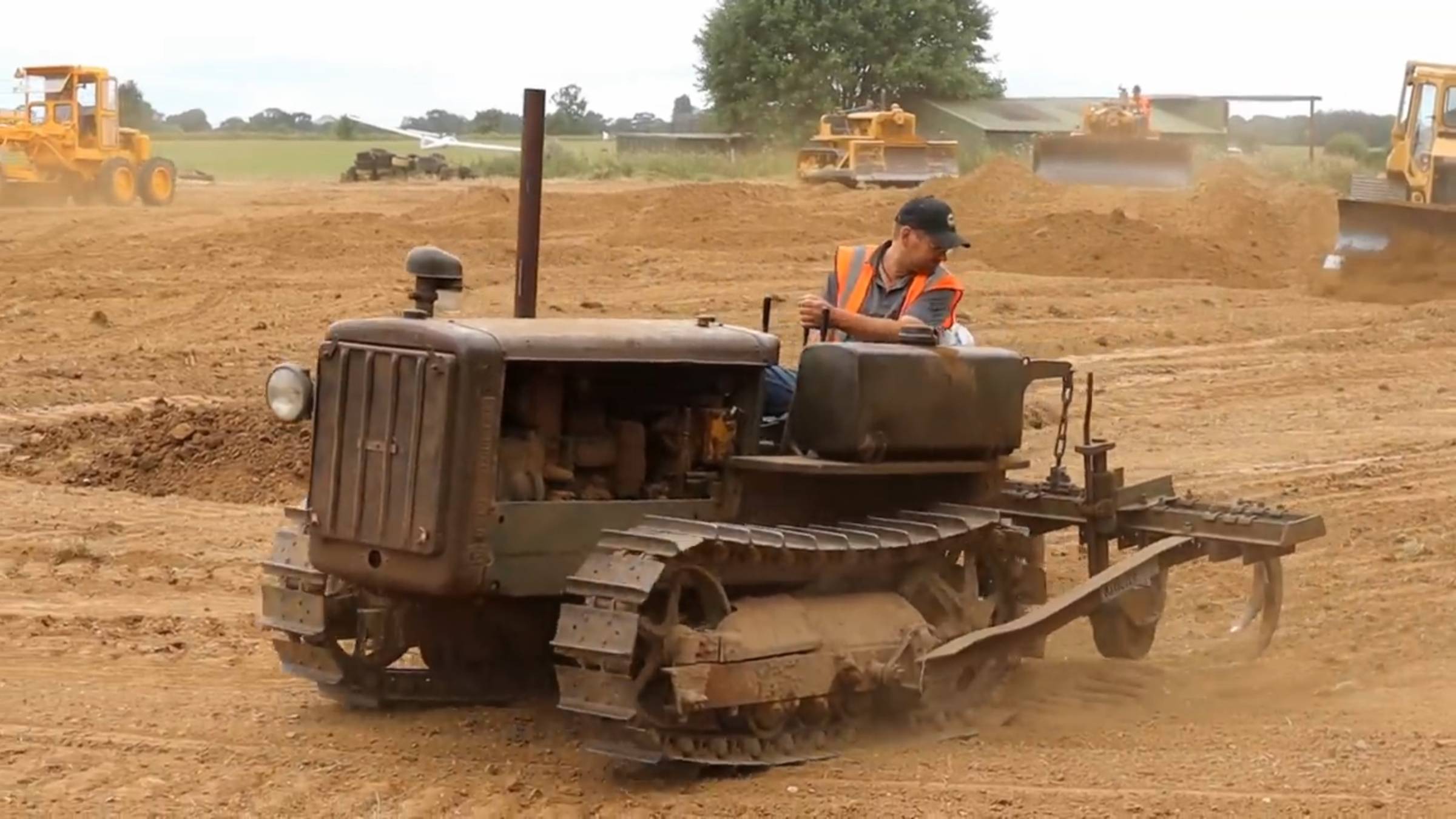 МОЩЬ! Мужики показали Caterpillar 1949 года! Работает, как новый! #15