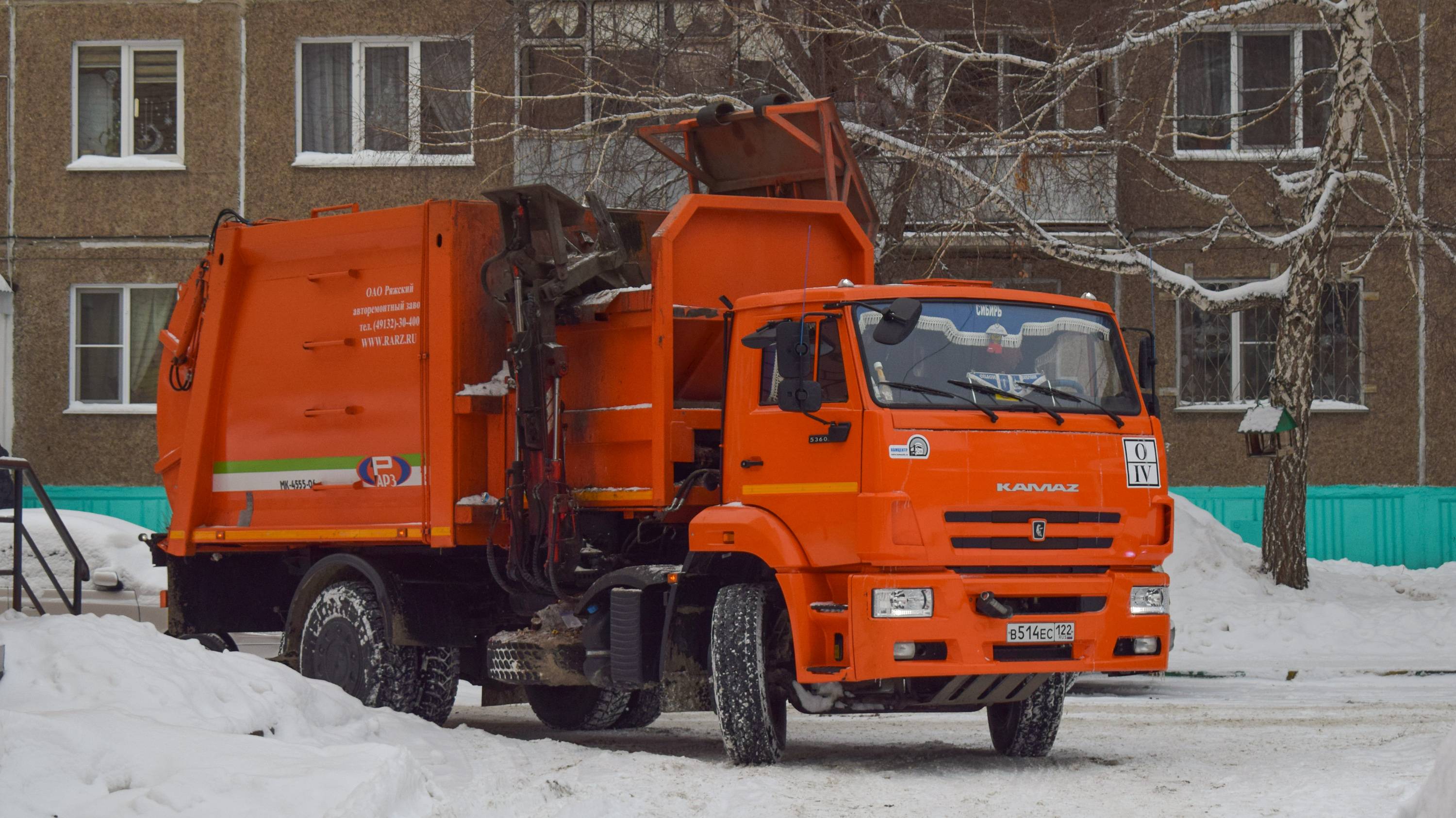 Мусоровоз МК-4555-06 на шасси КамАЗ-53605-A5 (В 514 ЕС 122). Работа. / Kamaz garbage truck.