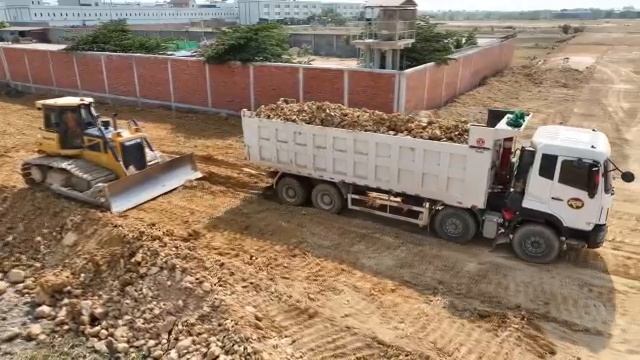 самосвал DONGFENG 12Wheel + SHACMAN Transport Land и бульдозер SHANTUI