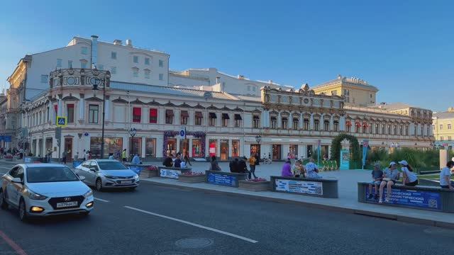 Уличная Москва 🎧 Летний вайб — живые лица, звуки города и магия столичных улиц под солнцем