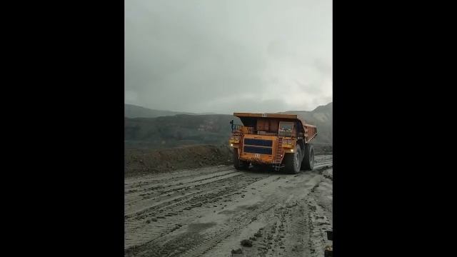 Невероятная Подборка Карьерных Самосвалов с Проскальзыванием И Выгоранием Всего