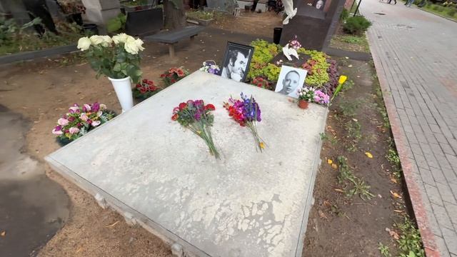 НЕ СМОГ ЖИТЬ БЕЗ СВОЕЙ ЛЮБИМОЙ ЖЕНЫ И МУЗЫ | МОГИЛА ИННЫ ЧУРИКОВОЙ И ГЛЕБА ПАНФИЛОВА 26.08.2025