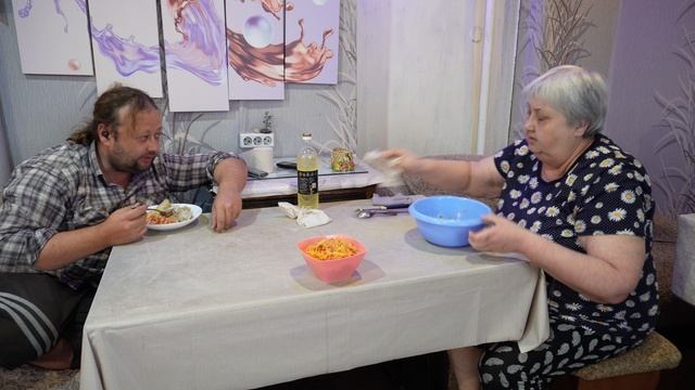 Как вкусно мой сыночек кушает морковку по-сибирски с ветчиной и приправками САЛАТ НА ПРАЗДНИК