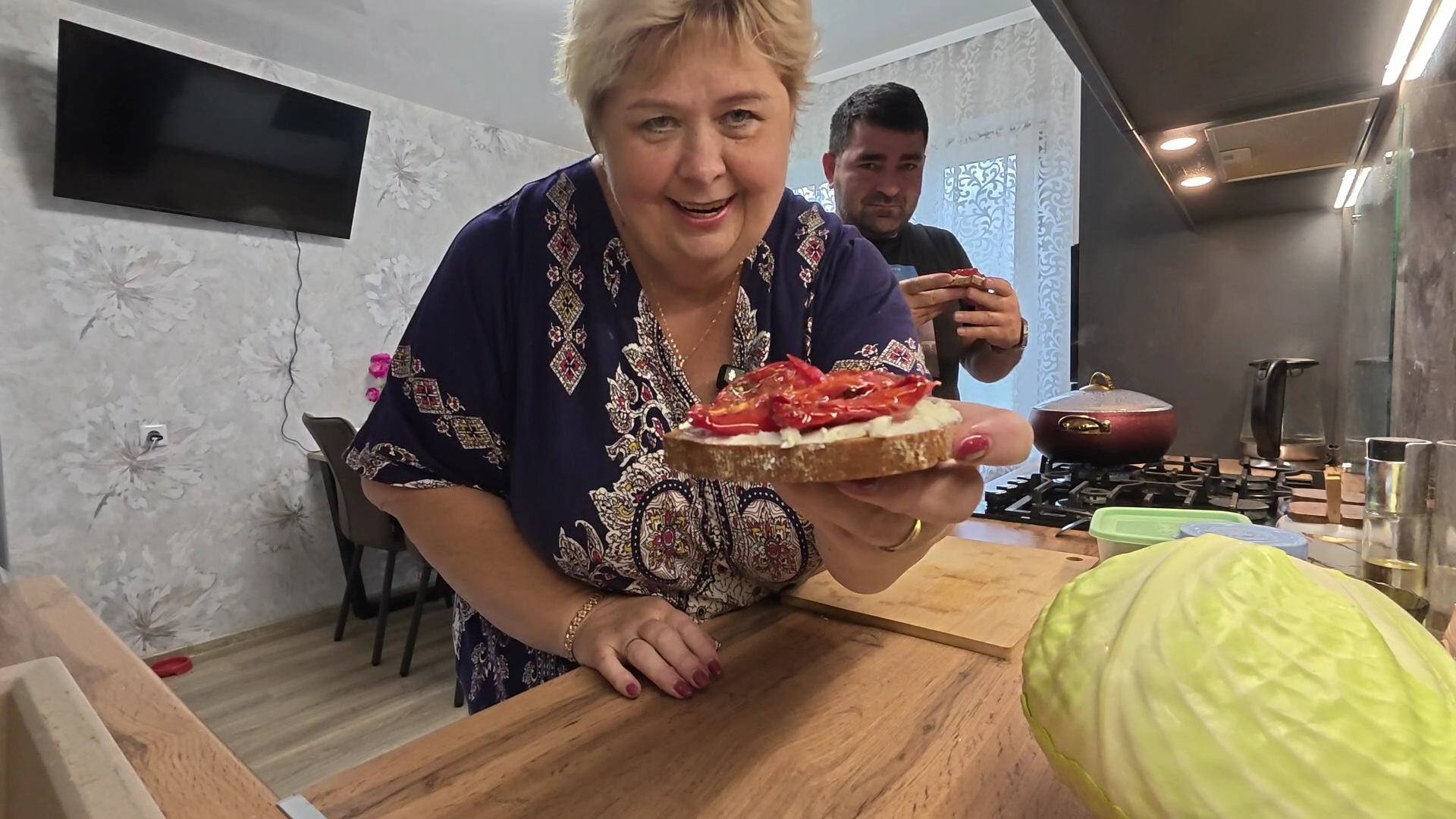 Абдугани чуть не выслали из России. Пробуем вяленые помидоры. Готовлю еду на несколько дней.