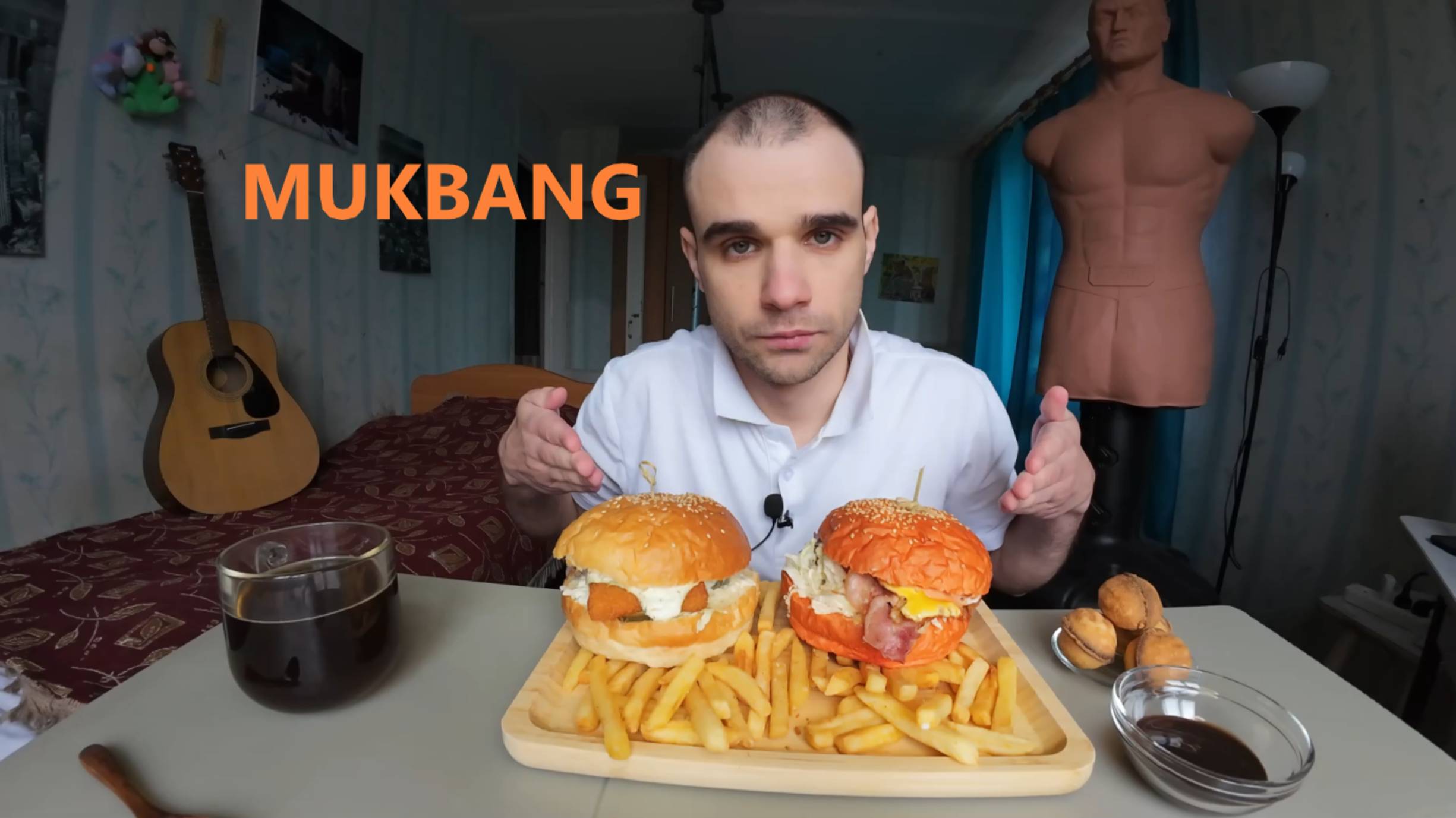 МУКБАНГ БУРГЕРЫ С БЕКОНОМ, ЯЙЦОМ И РЫБОЙ / КАРТОШКА ФРИ / ФАСТ ФУД / ПЕЧЕНЬЕ / MUKBANG ASMR АСМР