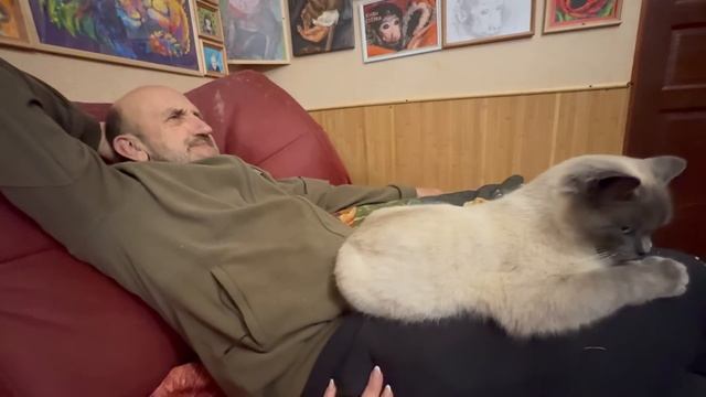 Вы думаете что у вас дома шумно Покормите с нами голодных медведей в КАКАДУРКЕ))