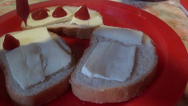 МУКБАНГ Бутерброды с маслом, горькой приправой ПОДПИШИСЬ