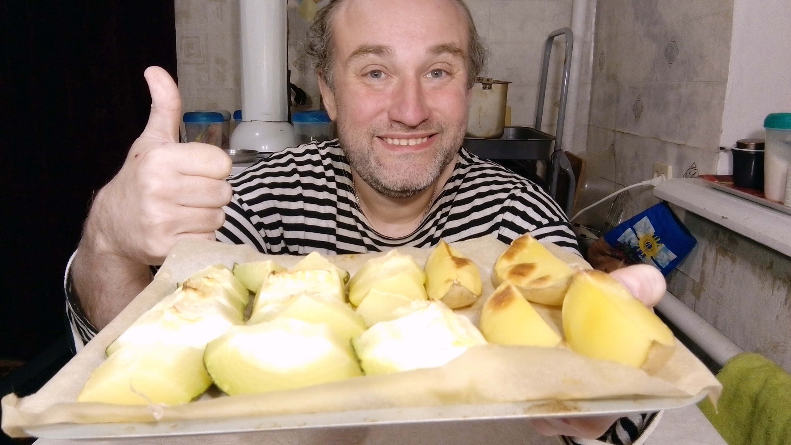 ужинаем с Рыжулей. кабаки и картошка запечённые. мукбанг. обжор. еда на камеру. диета. шизофрения.