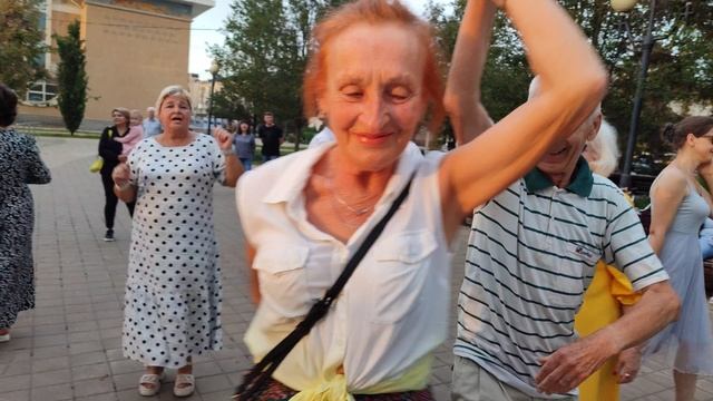 Эти жёлтые розы...... 30.08.25