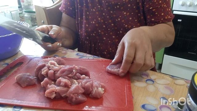 Готовлю на обед чечевицу с мясом.