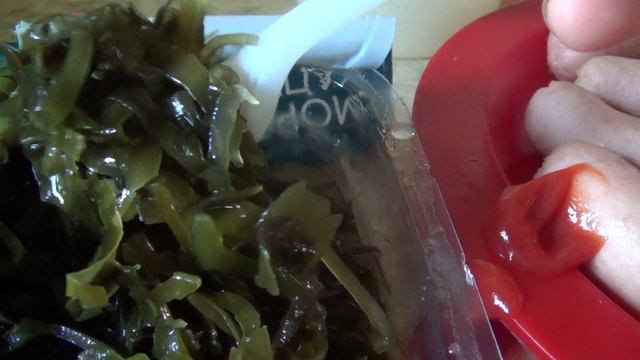 МУКБАНГ Доедаю морепродукты с сосисками и заедаю горьким . ПОДПИШИСЬ