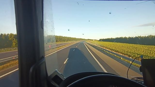 Солярку нюхает, а не тратит. Груз взяли в чате в телеграмме. А едем с ЮТГ 2069826