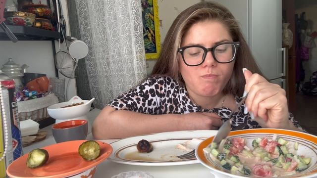 МУКБАНГ ПЕЛЬМЕНИ ОТВЕЧАЮ НА ВОПРОСЫ ОТКРОВЕННО