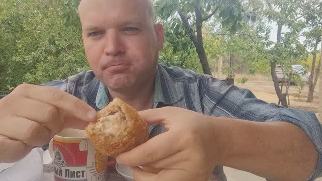 ОБЖОР котлеты по киевски/мукбанг/еда на камеру/мокпанроссия/завтрак
