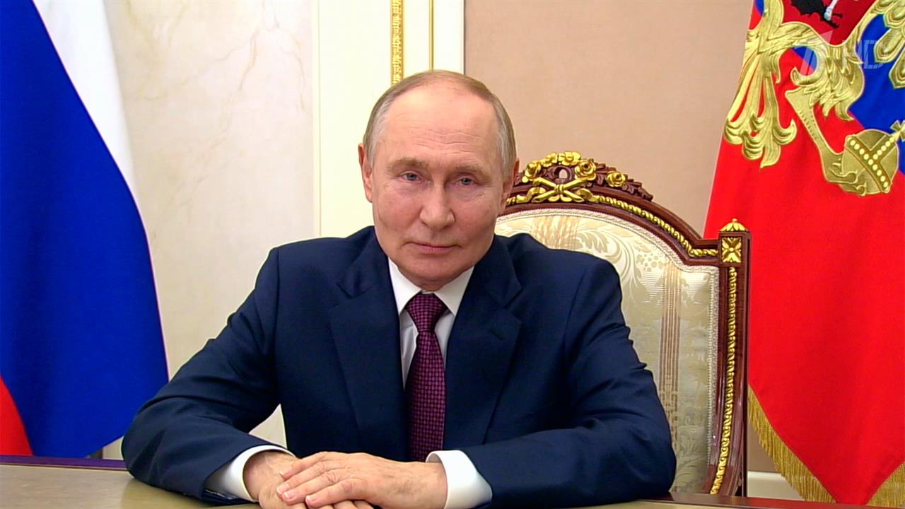 Владимир Путин поздравил с Днем знаний всех учеников, студентов, педагогов и родителей