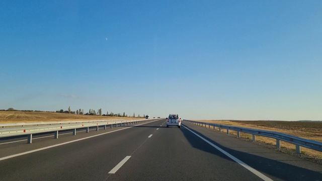 Крым. Новая трасса в обход Симферополя, вид на горы