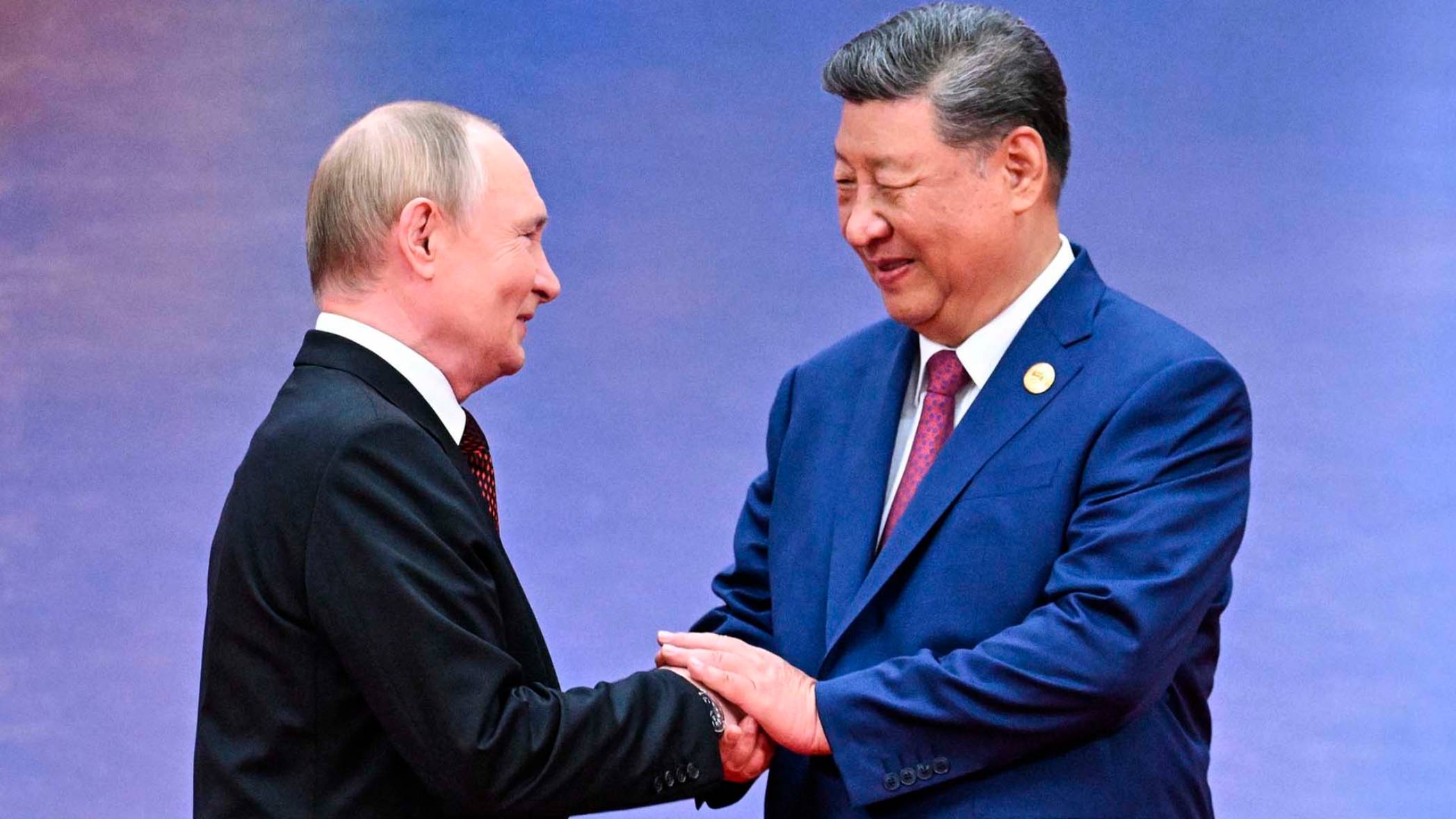 Владимир Путин первым прибыл на саммит ШОС в Китай