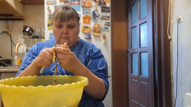 чищу картошку готовлю обед кто молодец