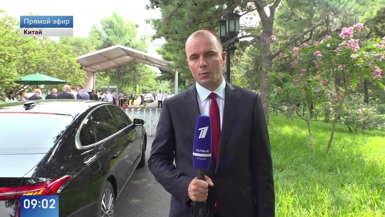 Первый канал показал кадры личной беседы Путина и Си Цзиньпина за чаем