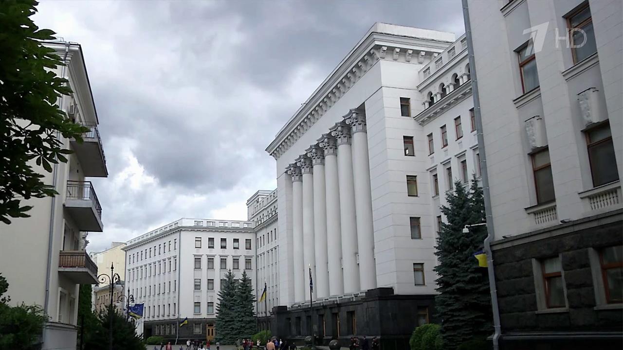 Высшие чиновники на Украине начнут получать ежегодные премии вдобавок к имеющимся