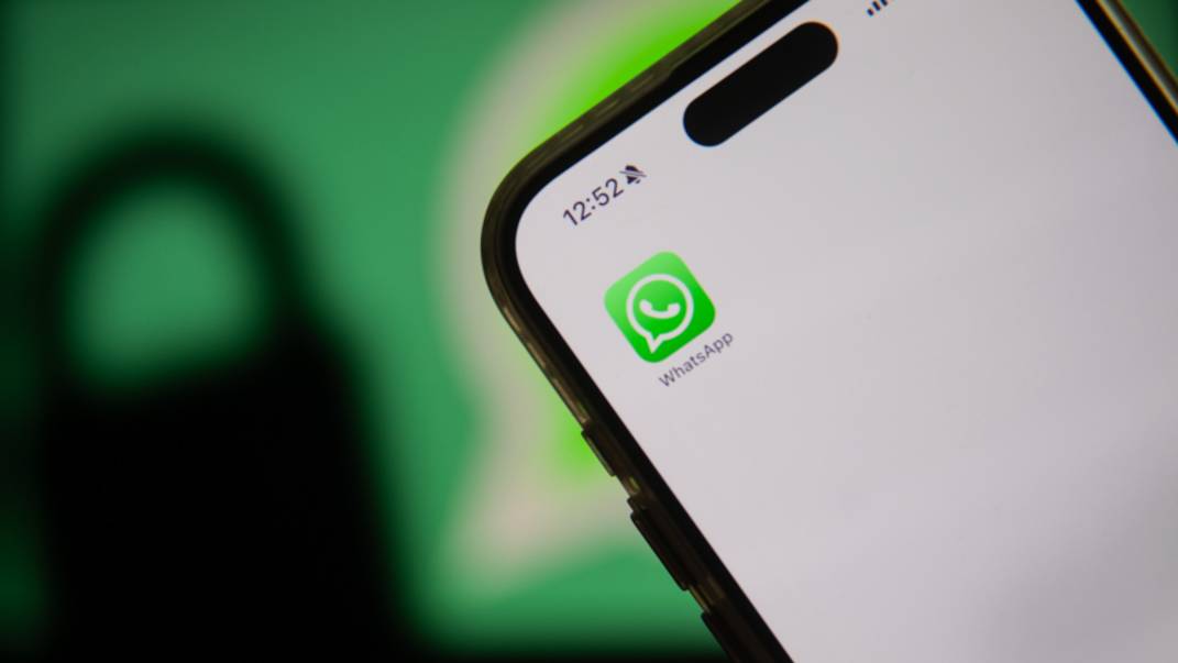 Лазейка для взлома: киберпреступники нашли «брешь» в WhatsApp*