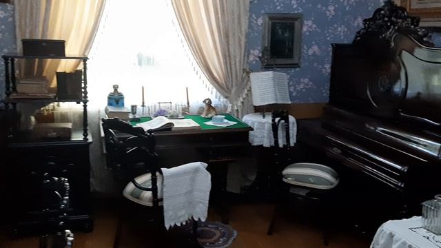 Мебель и предметы XIX века (музей-усадьба С.В. Рахманинова)