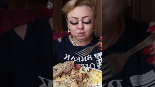 ПРИВЕТУЛИ ДЕВЧУЛИ! ДЕЛИМ КОНФЕТЫ !))))